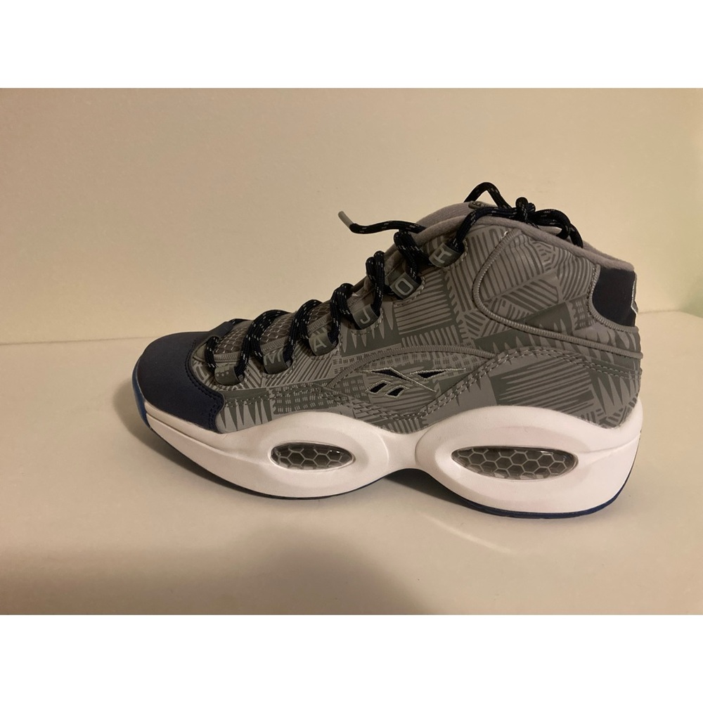 NWT Navy & Gray Reebok Question Mid Major ‘Georgetown’ Size 7